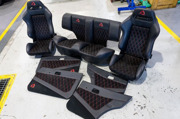 RX3 808 RECARO INTERIOR