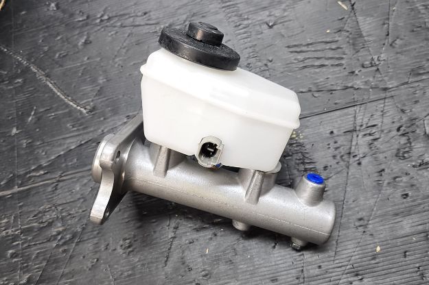 BRAKE MASTER CYLINDER JB1811 TOYOTA LANDCRUISER HZJ-FZJ80R HDJ80-81R 90-95